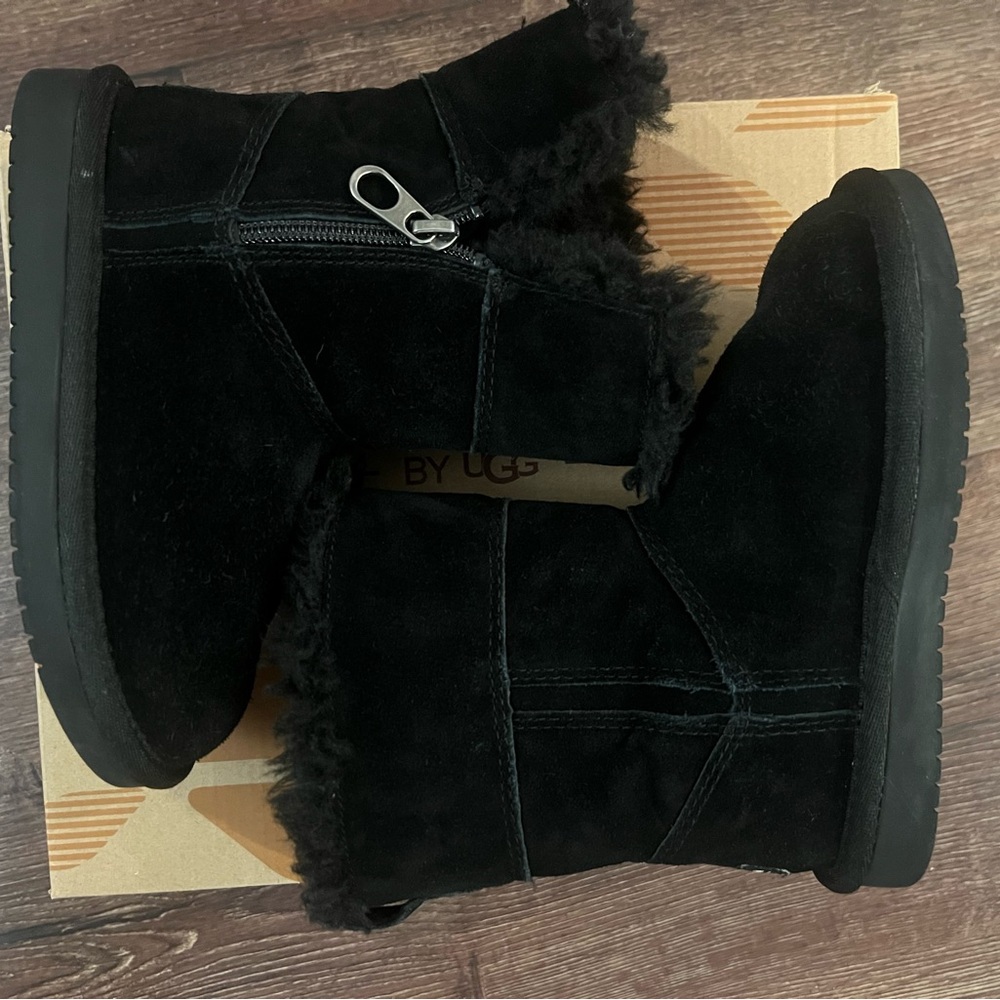 Koolaburra T Aribel Short Boots - Black
